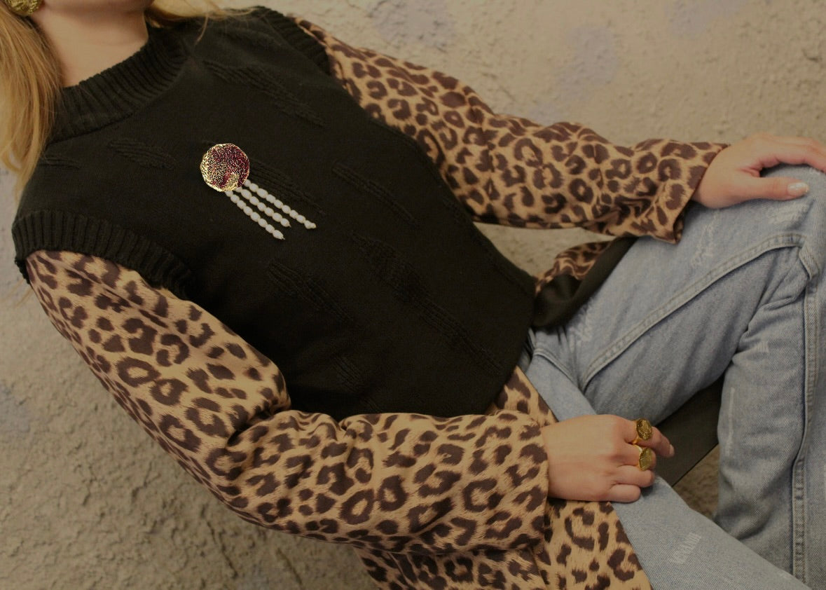 Wine Roar Broche