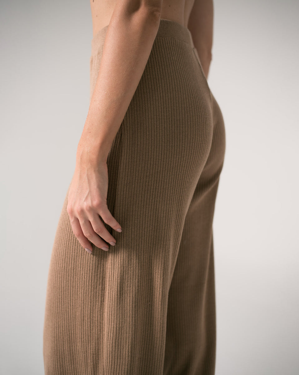 CAMEL KNITTED PANTS